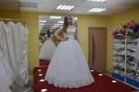 Свадебное платье закрытое, кружевное, открытая спинка