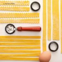 Ручная лапшерезка - фигурный нож для теста, лапши, пасты Marcato Design Pastawheel Rosso, красный