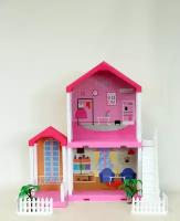 Сборный кукольный домик: 2 этажа, 3 комнатs, мебель, аксессуары, кукла, питомец