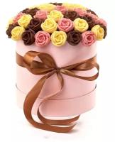 Розы из шоколада 101 шт. CHOCO STORY в Розовой Шляпной коробке: Желтый, Розовый и Коричневый Бельгийский шоколад, 1212 гр., SH101-R-JRSH