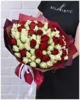 Букет роз "Кения красно-белый микс" 101 шт 40 см