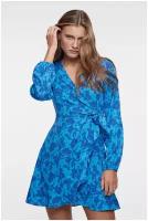 Платье мини приталенное с запахом и оборками Befree 2321407542-45-M синий принт размер M