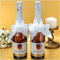 Элегантные банты для двух бутылок шампанского на свадьбу "Атласные розы" с бантами и цветочными бутонами из белого атласа ручной работы