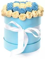 Розы из шоколада 101 шт. CHOCO STORY в Голубой Шляпной коробке: Белый и Голубой Бельгийский шоколад, 1212 гр., SH101-G-BG-S