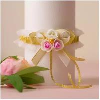 Подвязка на свадьбу для невесты "Золотой стиль" из белой капроновой ленты с золотой тесьмой и бантом с латексными розами белого и розового оттенков