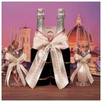 Украшение для свадебного шампанского "Бежевый декор" из атласной ленты кремового цвета, вязаного кружева и жемчужных бусин