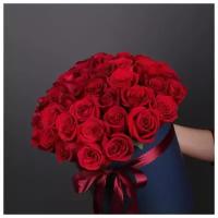 51 красная роза Фридом в шляпной коробке. Эквадор