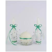 Набор свадебных свечей для новобрачных "Изумруд" с зелеными атласными лентами, жемчужными бусинами и белым фатином