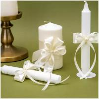 Нежные свечи для свадьбы и интерьера с атласными бантами айвори, перламутровыми бусинами и тонкими ленточками кремового цвета